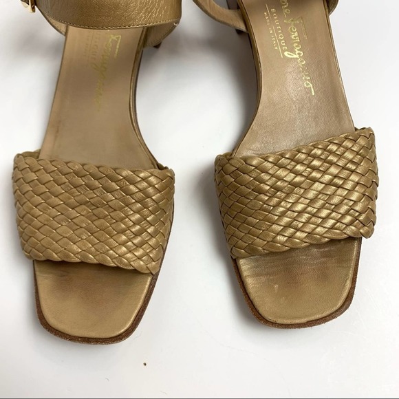 Vintage Salvatore Ferragamo tan metallic leather woven block heel sandals 9 - Picture 11 of 11